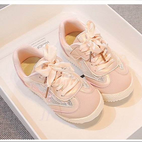 Family Travel Kids Casual Shoe - огляд і ціна Outdoor Adventure Walks